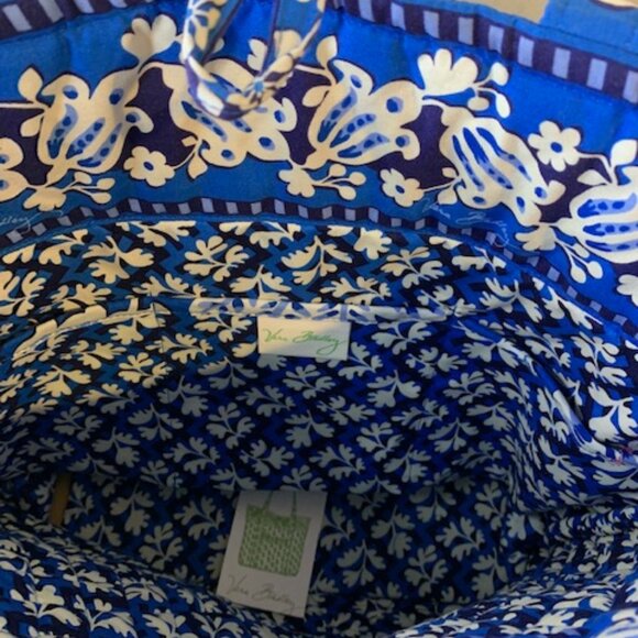 Vera Bradley Tote 13x14 Blue Lagoon Print Three Inside Pockets 12" Handles NWT - Picture 9 of 12